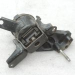Oriģinālais 2005-2011 Toyota Yaris 1.3 VVT-i (2SZFE) motora stiprinājums