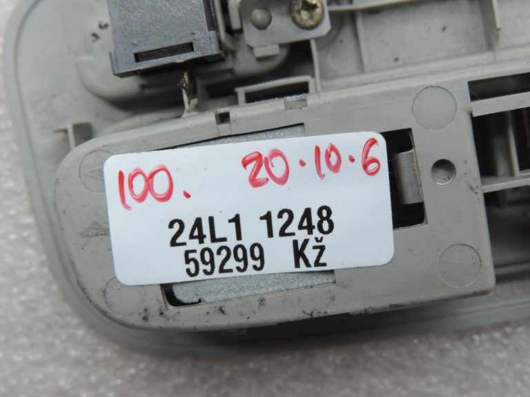 Oriģināls Toyota Corolla E12 priekšējais salona apgaismojums