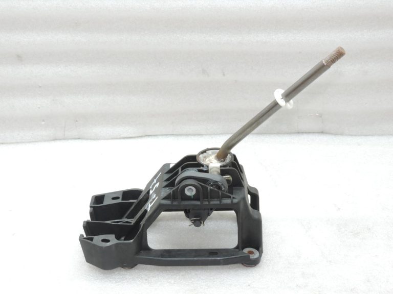 Oriģinālā Toyota Corolla E12 5 pakāpju manuālā pārnesumkārbas svira 3353002060