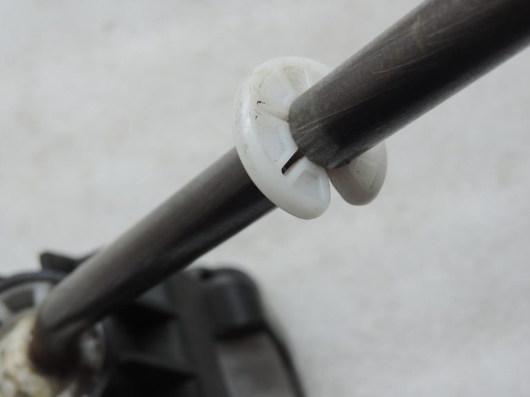 Oriģinālā Toyota Corolla E12 5 pakāpju manuālā pārnesumkārbas svira 3353002060