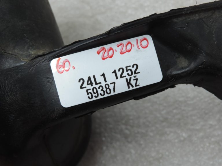 Oriģināla Toyota Corolla E12 2.0 D4D (1CDFTV) gaisa filtra gaisa caurule