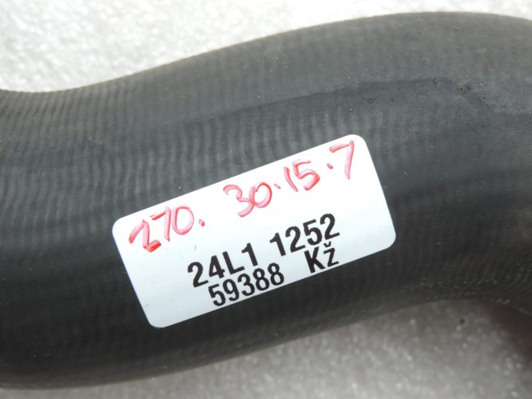 Oriģināla Toyota Corolla E12 2.0 D4D (1CDFTV) radiatora šļūtene