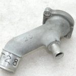 Oriģināla Toyota Corolla E12 2.0 D4D (1CDFTV) termostata korpusa caurule