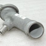 Oriģināla Toyota Corolla E12 2.0 D4D (1CDFTV) termostata korpusa caurule