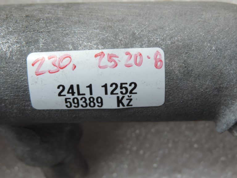 Oriģināla Toyota Corolla E12 2.0 D4D (1CDFTV) termostata korpusa caurule