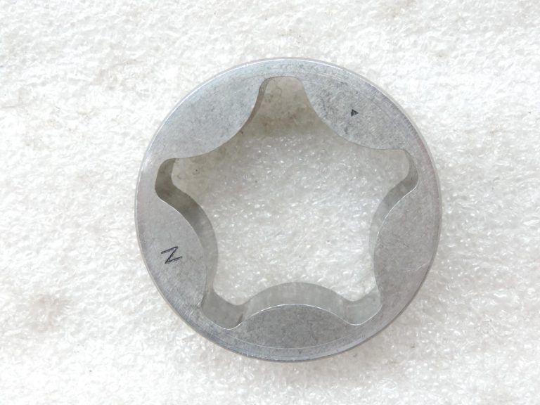Oriģināls Toyota 2.0 D4D (1CDFTV) eļļas sūkņa vāka zobrata riteņa iekšējais rotors