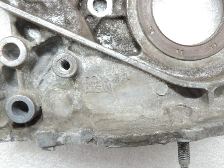 Oriģināls Toyota Corolla E12 Avensis T25 RAV4 XA20 2.0 D4D (1CDFTV) Eļļas sūkņa vāks