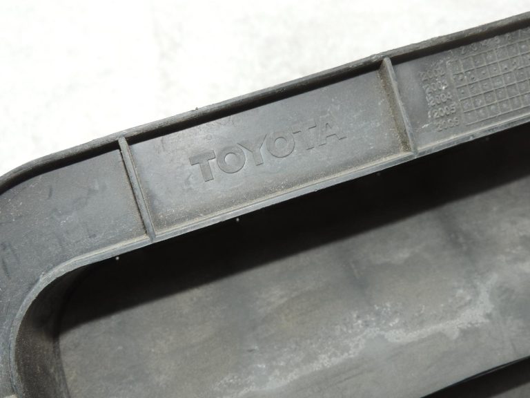 Oriģināla Toyota Corolla E12 Previa XR30 aizmugurējā virsbūves ventilācijas restīte kreisā/labā pusē
