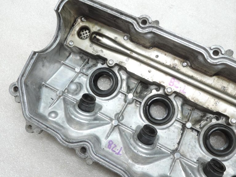 Oriģināls Toyota Corolla E12 Previa XR30 2.0 D4D (1CDFTV) cilindra galvas vārstu vāks