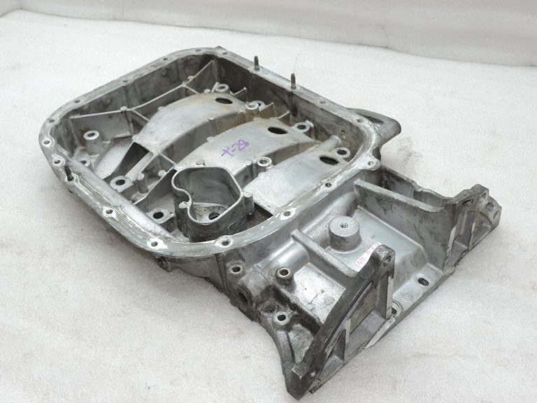 Oriģināla Toyota Corolla E12 Avensis T25 2.0 D4D (1CDFTV) Eļļas tvertnes augšējā daļa