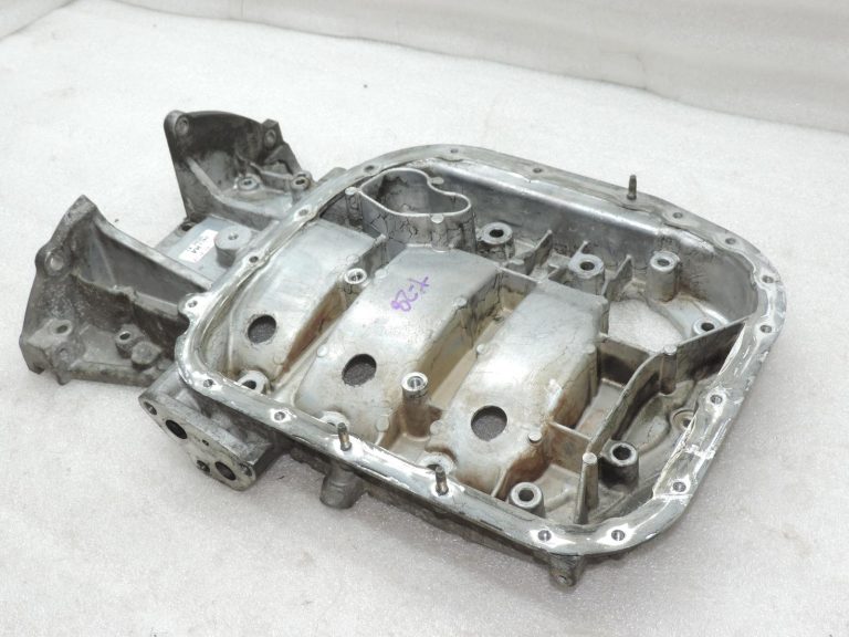 Oriģināla Toyota Corolla E12 Avensis T25 2.0 D4D (1CDFTV) Eļļas tvertnes augšējā daļa