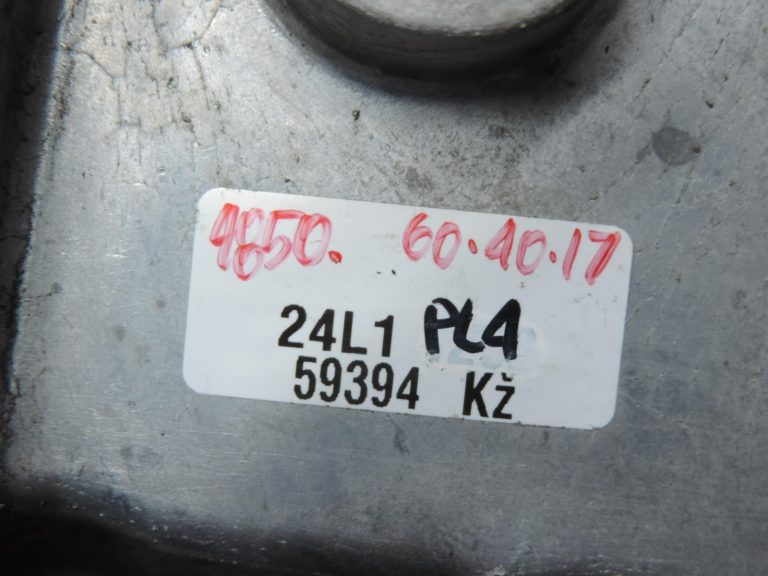 Oriģināla Toyota Corolla E12 Avensis T25 2.0 D4D (1CDFTV) Eļļas tvertnes augšējā daļa