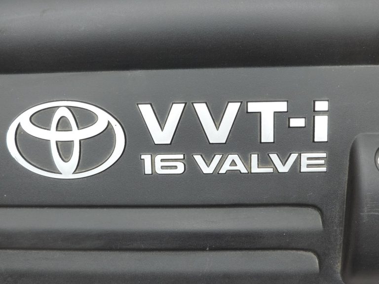 Oriģinālais Corolla E12 Toyota Avensis T25 Auris E15 VVT-i 16 vārstu motora vāks