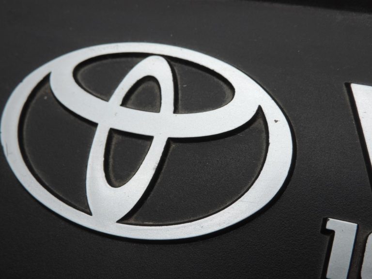 Oriģinālais Corolla E12 Toyota Avensis T25 Auris E15 VVT-i 16 vārstu motora vāks