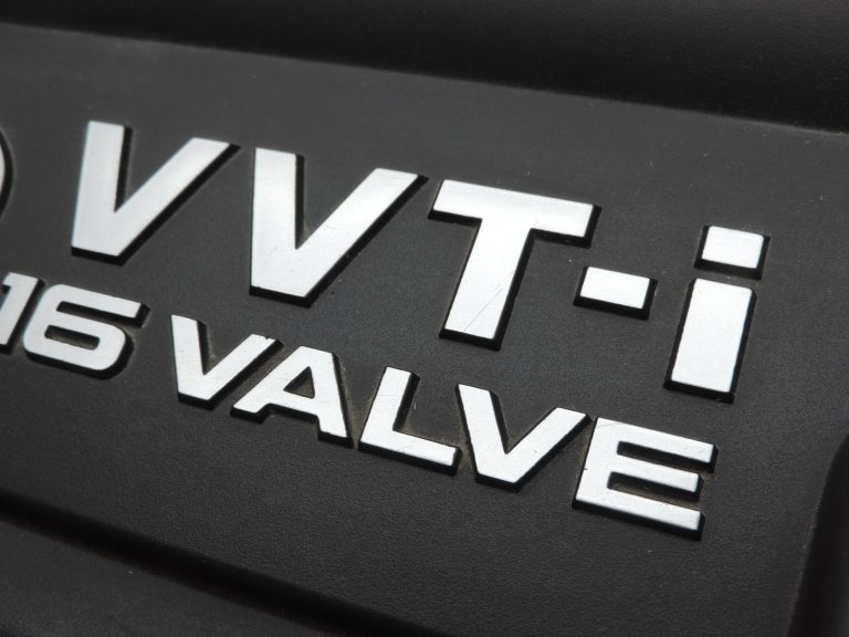 Oriģinālais Corolla E12 Toyota Avensis T25 Auris E15 VVT-i 16 vārstu motora vāks
