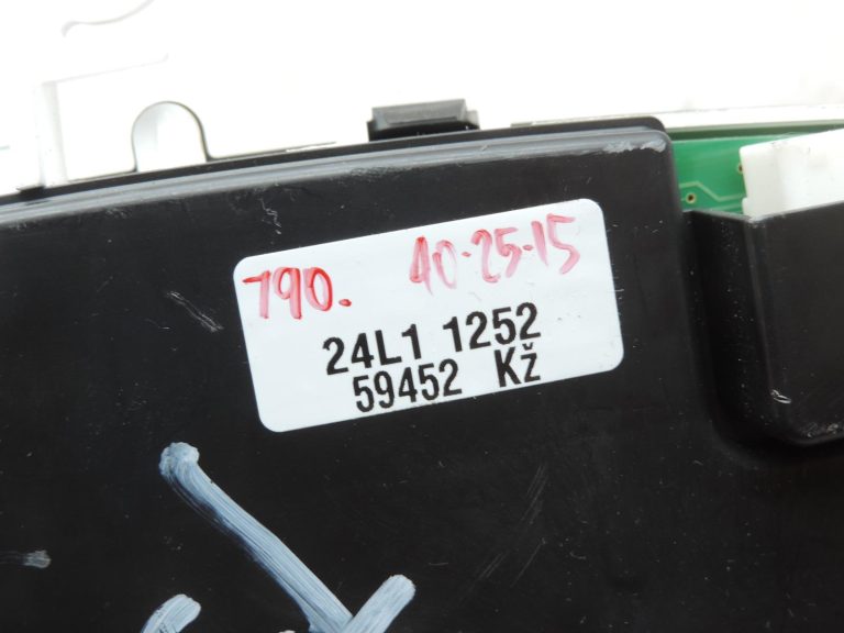 Oriģinālais Toyota Corolla E12 1.4/1.6 VVT-i spidometra mērinstrumentu panelis