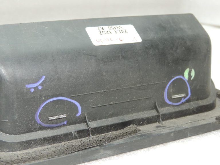 Oriģināla Toyota Corolla E12 Previa XR30 aizmugurējā virsbūves ventilācijas restīte kreisā/labā pusē