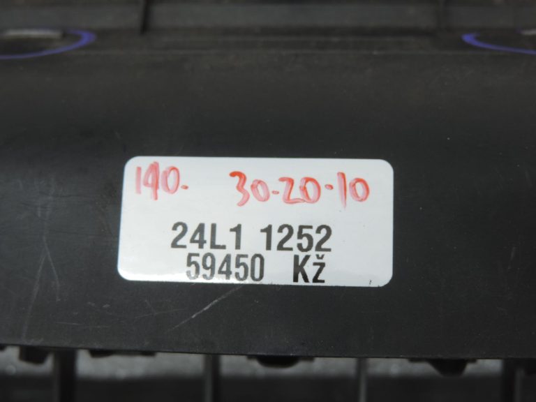 Oriģināla Toyota Corolla E12 Previa XR30 aizmugurējā virsbūves ventilācijas restīte kreisā/labā pusē
