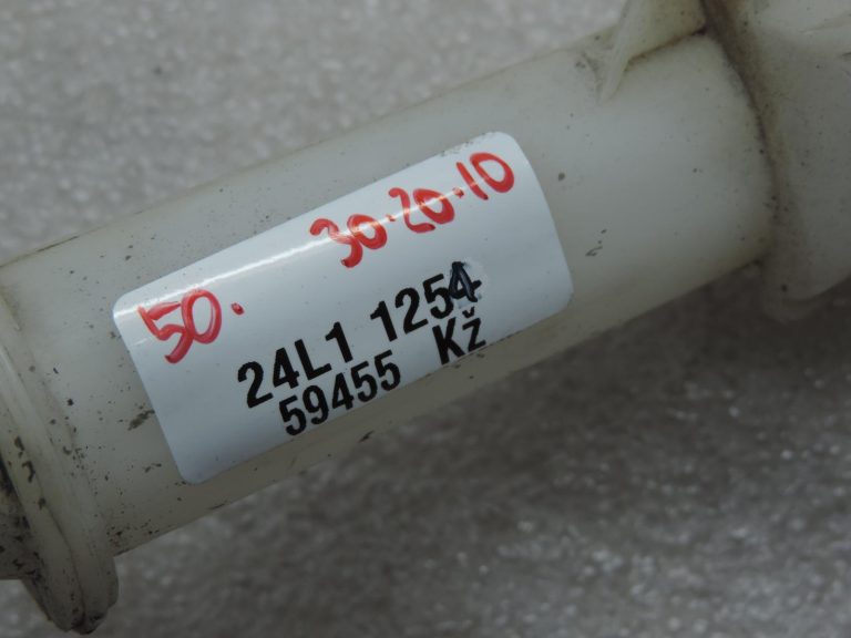Oriģinālais Toyota Corolla E12 tīrītāju ūdens tvertnes uzpildes kakls