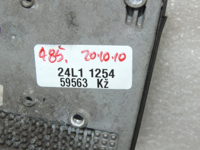 Oriģinālais BMW F30 F30 F20 F15 F16 F25 F26 F22 F23 F32 F34 F10 F06 F12 F12 F13 F01 Radara sensora ACC sensora vadības bloks