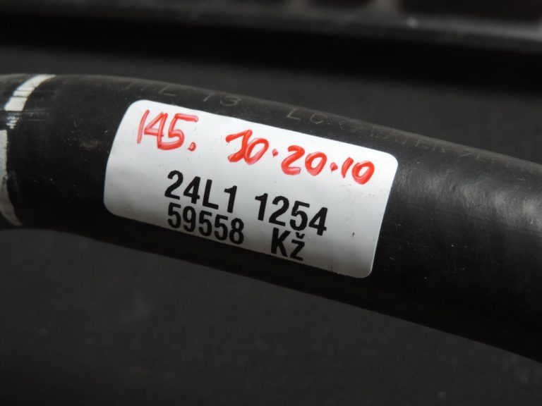 Oriģināls 2017-2020 Toyota Yaris P13 1.5 VVT-iE (2NRFKE) Ūdens šļūtenes apvedceļš Nr.7