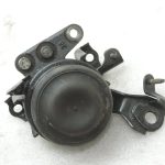 Oriģinālais Toyota Corolla Verso AR10 Avensis T25 2.0 D4D (1CDFTV) Dzinēja stiprinājums pa labi