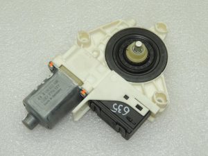 Renault Laguna III Aizmugurējā kreisā loga regulatora motors 827310001R