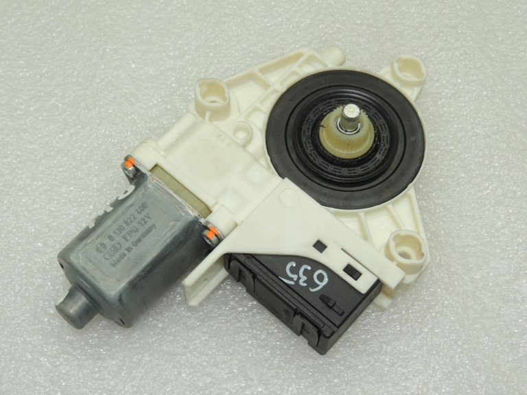 Renault Laguna III Aizmugurējā kreisā loga regulatora motors 827310001R