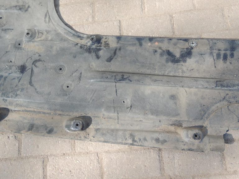 Oriģinālā BMW 5. sērijas F10 F11 apakšējā paneļa apdare labajā pusē 🚨 SMALL DEFECTIVE 🚨 51757207268