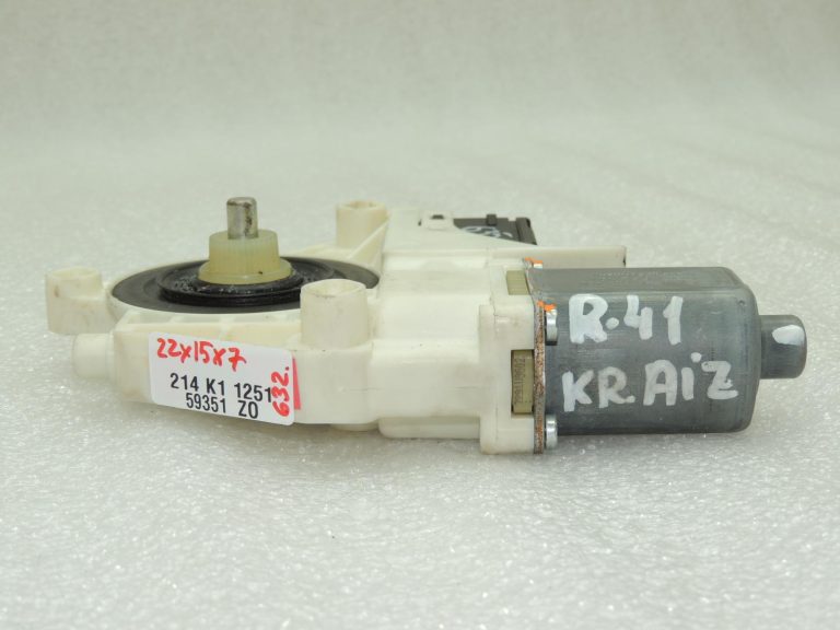 Renault Laguna III Aizmugurējā kreisā loga regulatora motors 827310001R