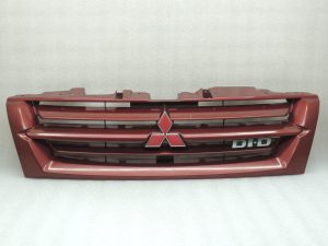 Mitsubishi Pajero V68W radiatora režģis priekšējais MR617919