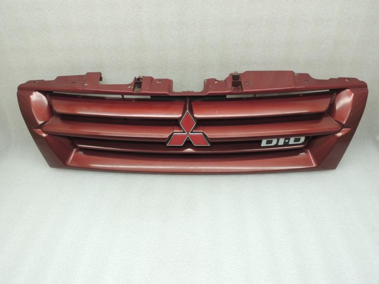 Mitsubishi Pajero V68W radiatora režģis priekšējais MR617919
