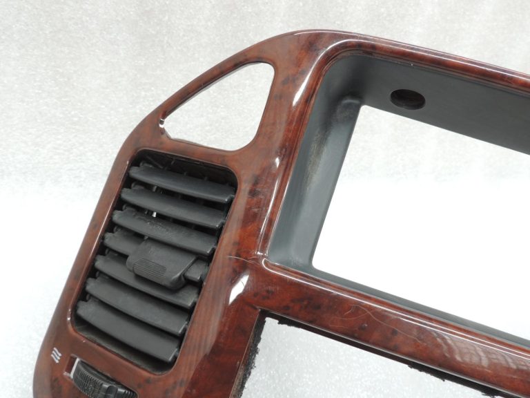 Mitsubishi Pajero V7 V6 ventilācijas atveres centrālās konsoles apdares koka MR456373