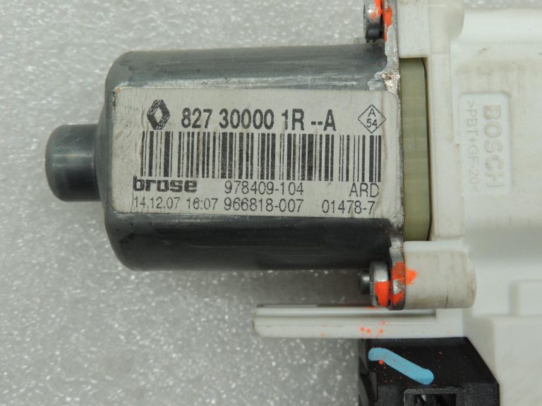 Renault Laguna III Logu regulatora motors aizmugurējais labais 827300001R