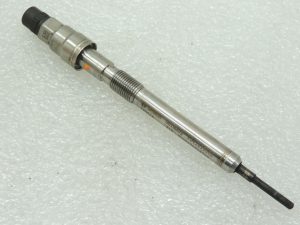 Oriģinālā BMW F30 F31 dīzeļdegviela B47 kvēlsveces ar spiediena sensoru 12238518215