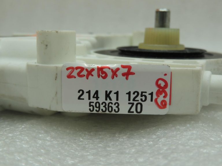 Renault Laguna III Logu regulatora motors aizmugurējais labais 827300001R