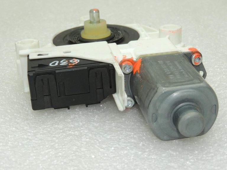 Renault Laguna III Logu regulatora motors aizmugurējais labais 827300001R