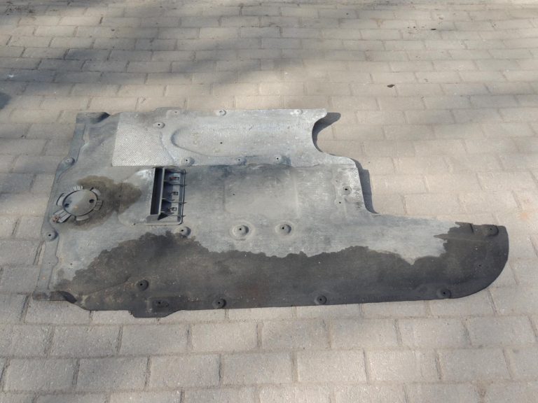 Oriģinālā BMW 5. sērijas F10 F11 apakšējā paneļa centrs 51757261763 7261763