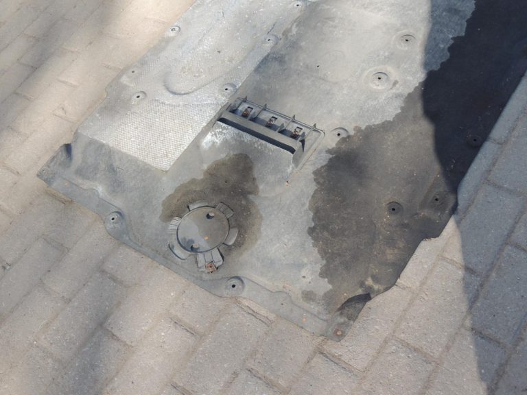 Oriģinālā BMW 5. sērijas F10 F11 apakšējā paneļa centrs 51757261763 7261763