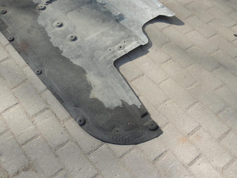 Oriģinālā BMW 5. sērijas F10 F11 apakšējā paneļa centrs 51757261763 7261763