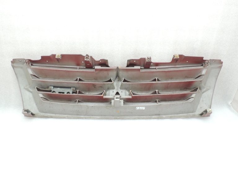 Mitsubishi Pajero V68W radiatora režģis priekšējais MR617919