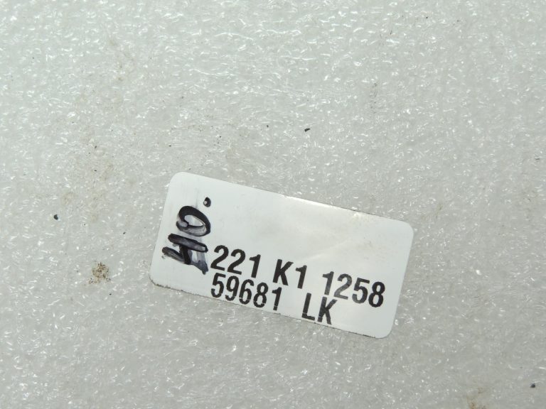 Oriģinālā BMW F30 F31 dīzeļdegviela B47 kvēlsveces ar spiediena sensoru 12238518215