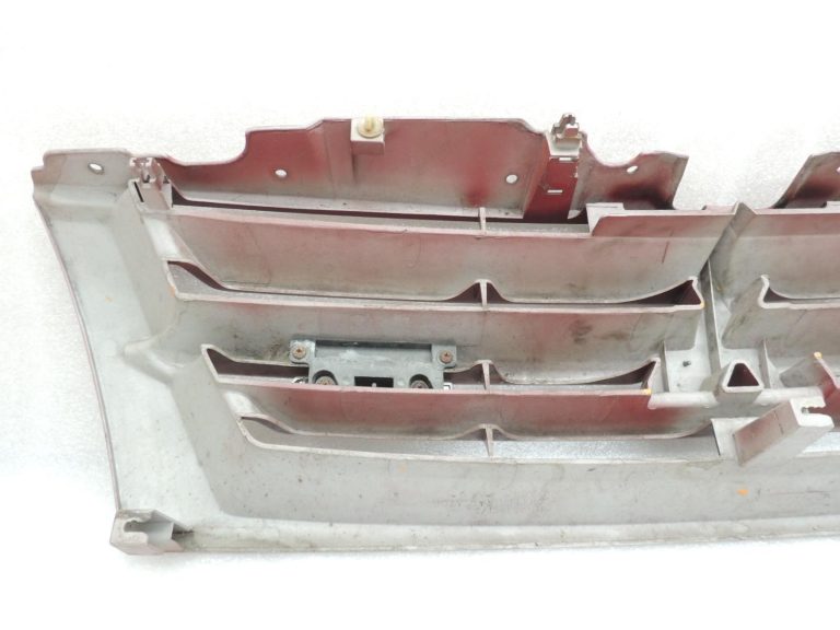 Mitsubishi Pajero V68W radiatora režģis priekšējais MR617919