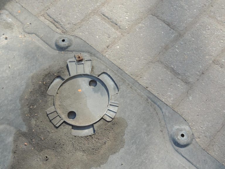 Oriģinālā BMW 5. sērijas F10 F11 apakšējā paneļa centrs 51757261763 7261763