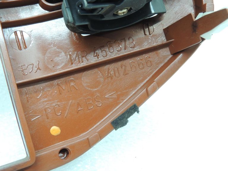 Mitsubishi Pajero V7 V6 ventilācijas atveres centrālās konsoles apdares koka MR456373