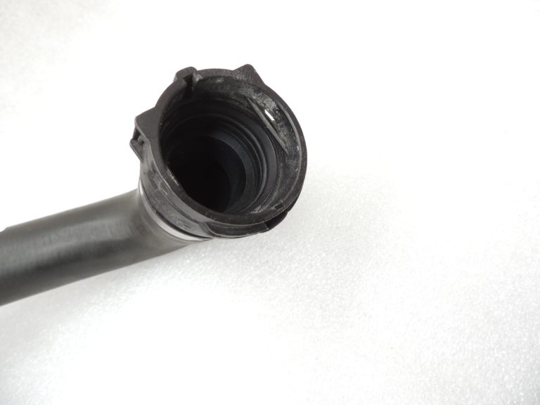 Oriģinālā BMW 5. sērijas F07 F10 F11 N47 dzesēšanas šķidruma šļūtene 17127809821 7809821