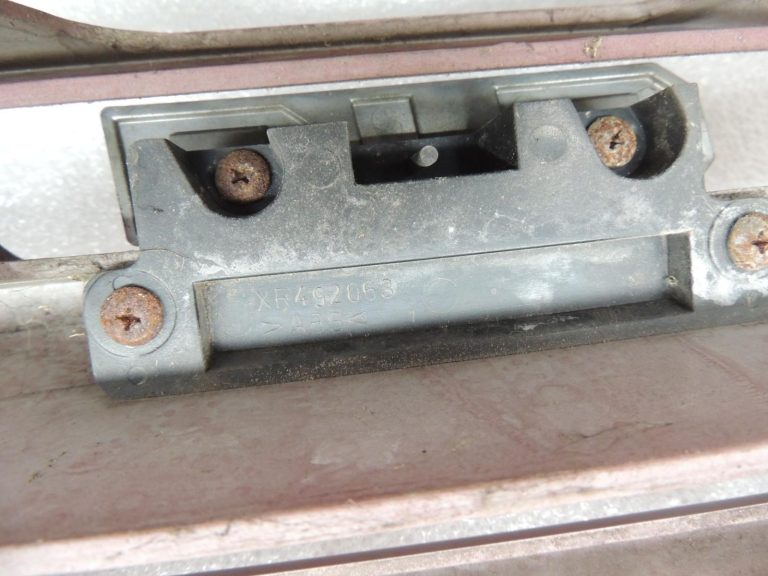 Mitsubishi Pajero V68W radiatora režģis priekšējais MR617919
