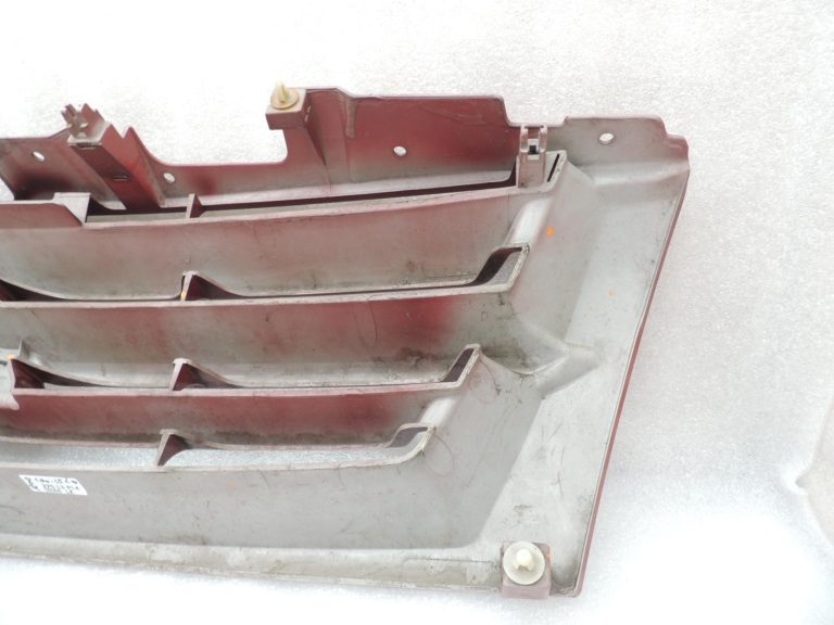 Mitsubishi Pajero V68W radiatora režģis priekšējais MR617919