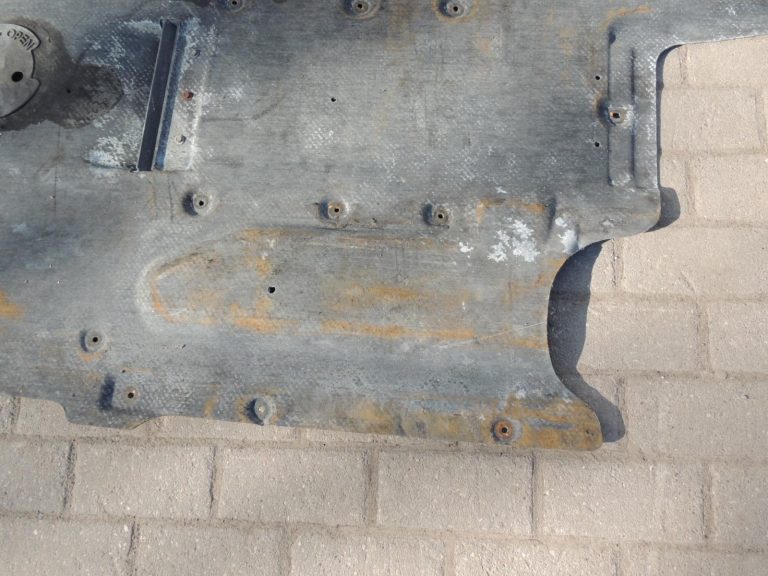 Oriģinālā BMW 5. sērijas F10 F11 apakšējā paneļa centrs 51757261763 7261763