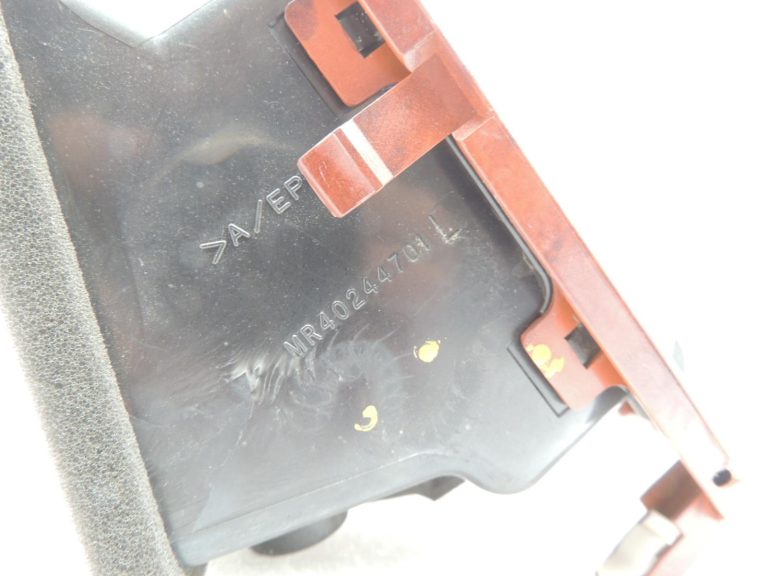 Mitsubishi Pajero V7 V6 ventilācijas atveres centrālās konsoles apdares koka MR456373